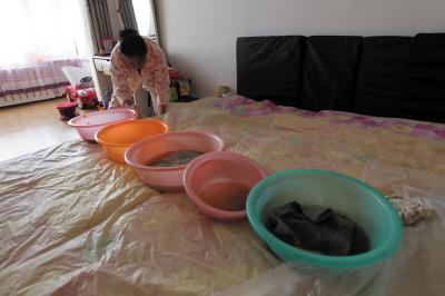浦北楼上漏水，住户失联，小区没物管，业主维权难！律师来支招……